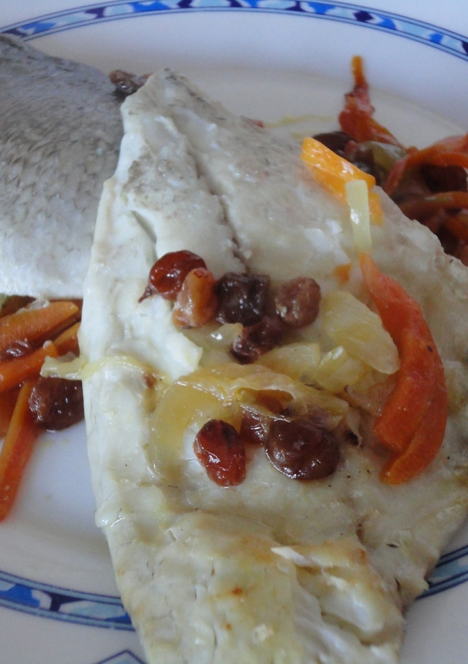Una foto de Dorada en papillote con pasas