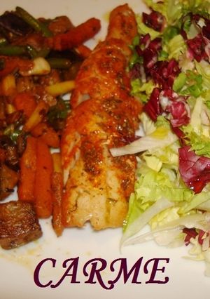 Una foto de Filete de abadejo con verduras y ensalada