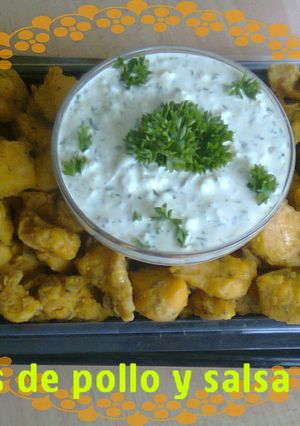 Una foto de Deditos de pollo apanados en salsa tartara