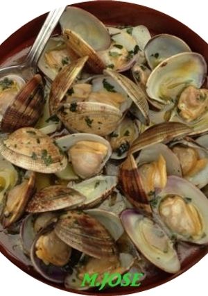 Una foto de Almejas a la marinera gallegas