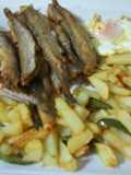 Móllera o bacaladilla frita rebozada, en compañia
