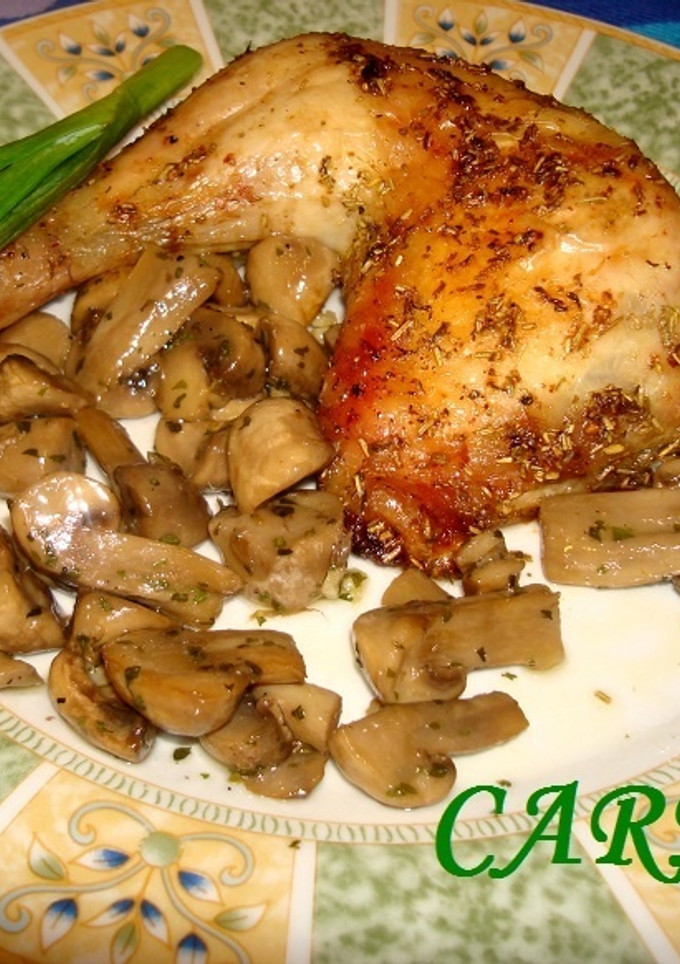 Una foto de Pollo asado con champiñones