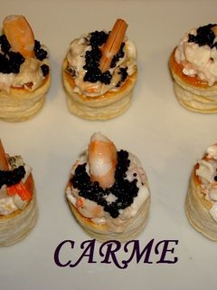 Una foto de Vol-au-vent rellenos de marisco