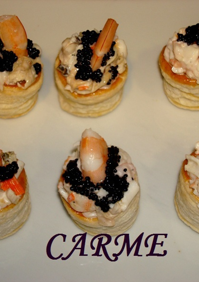 Una foto de Vol-au-vent rellenos de marisco