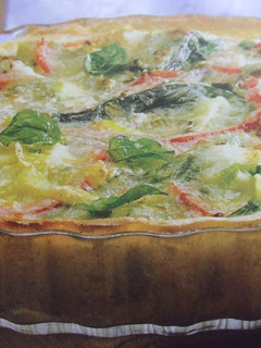 Foto principal de Tarta vegetariana con hojas de albahaca