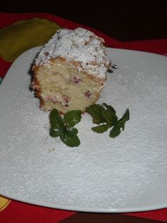 Una foto de Cake de naranja y arándaros
