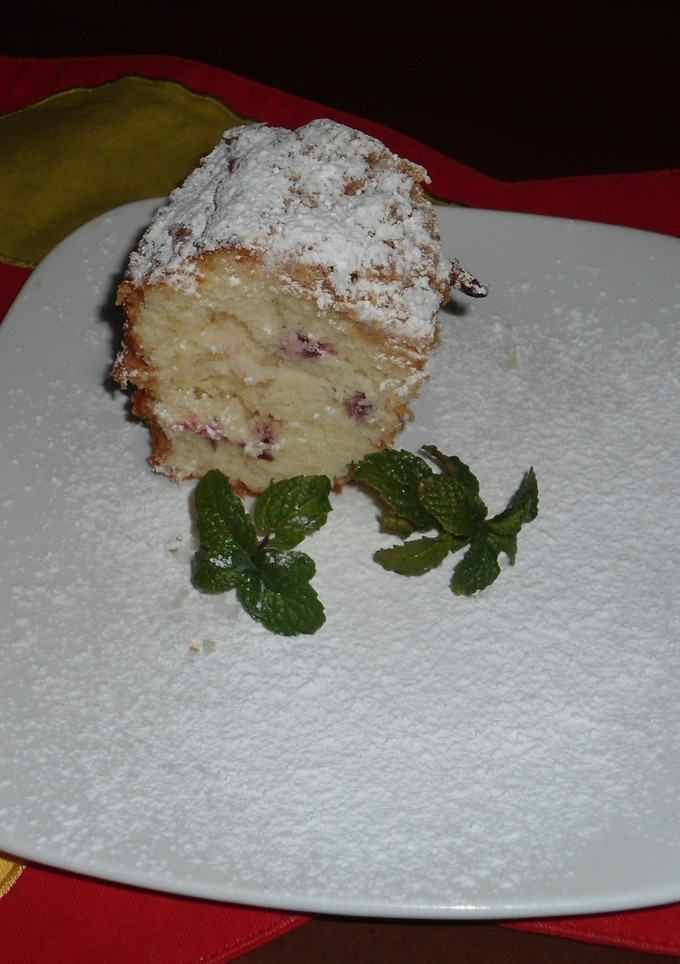 Una foto de Cake de naranja y arándaros