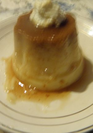 Una foto de Flan de dulce de leche, nuez y chocolate