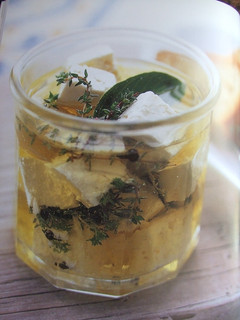 Foto principal de Queso feta con hierbas y aceite de oliva
