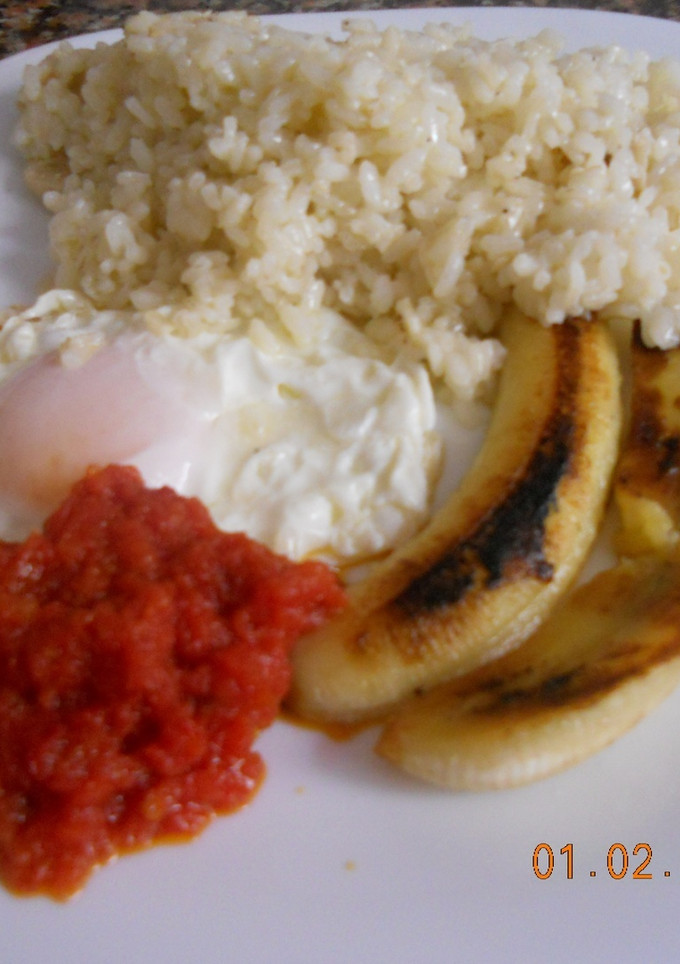Una foto de Arroz a la cubana con plátano