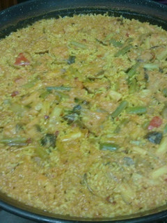 Una foto de Arroz con rape, almejas, setas y ajetes