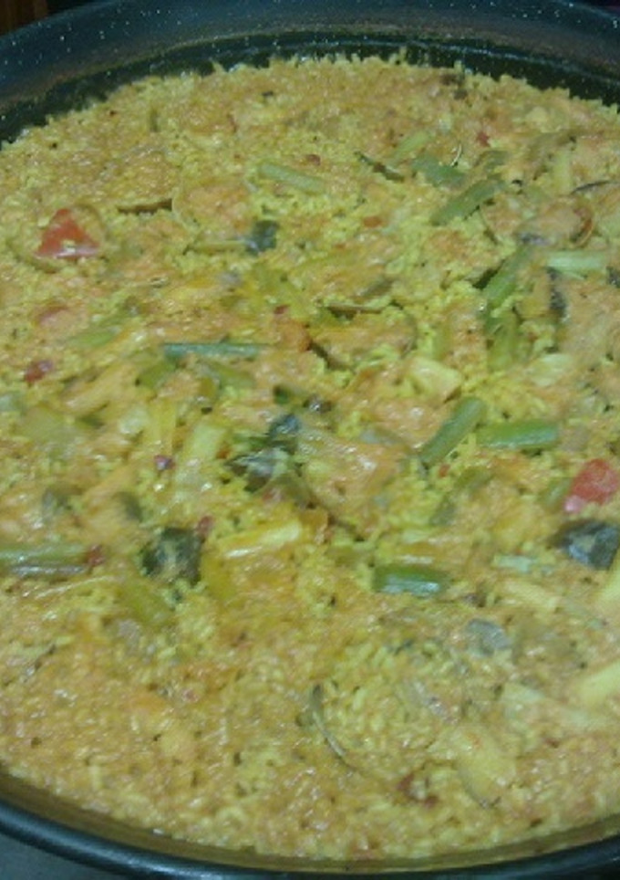 Una foto de Arroz con rape, almejas, setas y ajetes