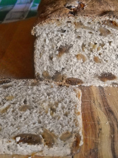 Una foto de Pan de molde con higos y pimienta