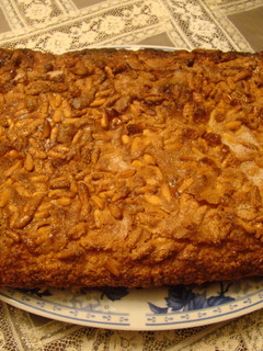 Una foto de Coca de hojaldre con chicharrones