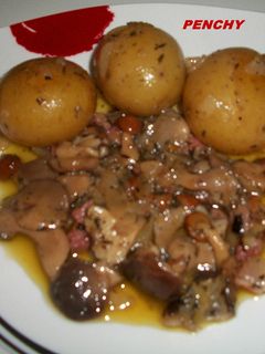 Una foto de Patatitas con setas y jamón ibérico al tomillo