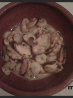 Una foto de Mejillones con gambas al ajillo