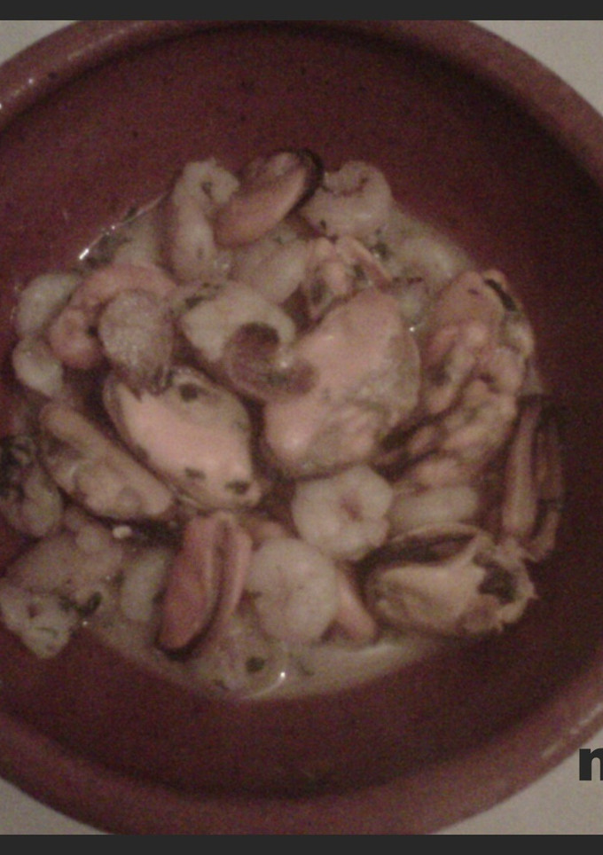 Una foto de Mejillones con gambas al ajillo