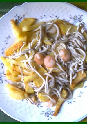 Una foto de Revuelto de gulas