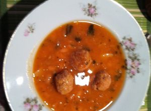 Una foto de Potaje con albóndigas