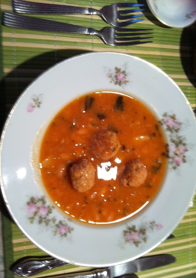 Una foto de Potaje con albóndigas