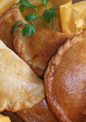 Una foto de Empanadas de carne, patata y puerro