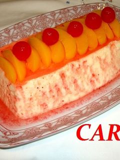 Una foto de Pastel fresco dietético de queso y melocotón