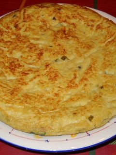 Una foto de Tortilla de patata y espárragos