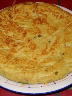 Una foto de Tortilla de patata y espárragos