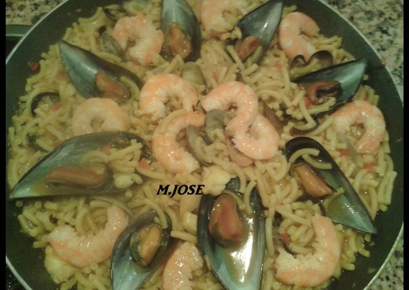 Fideuà marinera