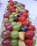 Brochetas de fruta maceradas