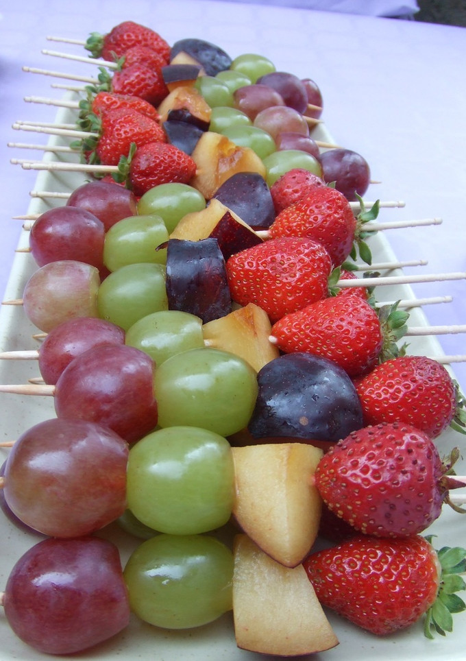 Una foto de Brochetas de fruta maceradas