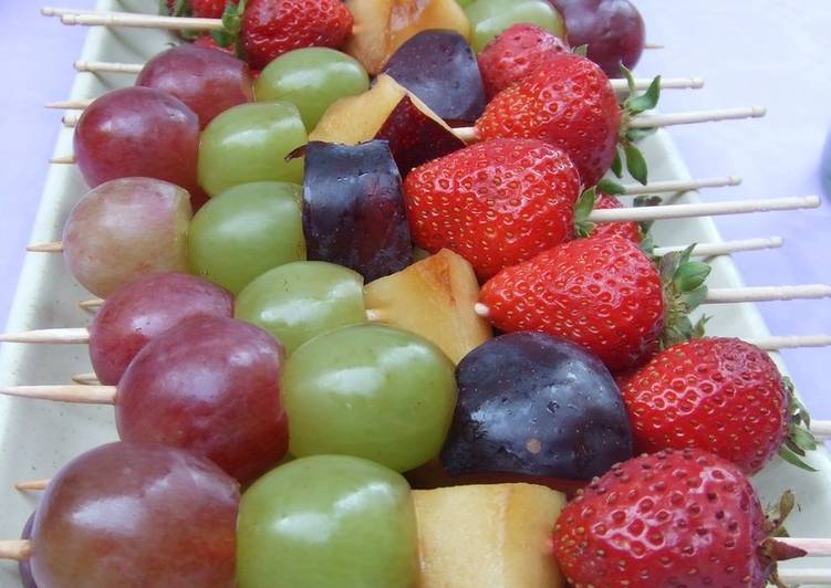 Brochetas de fruta maceradas