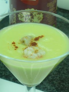 Una foto de Entrante de crema de puerros con gambitas