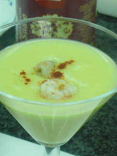 Una foto de Entrante de crema de puerros con gambitas