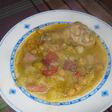 Guiso de garbanzos con pollo y berza