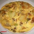 Tortilla de habitas tiernas con patatas y cebolla morada