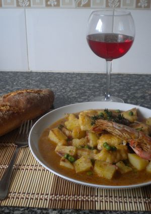 Una foto de Suquet de merluza y gambas