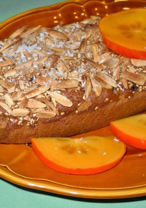 Una foto de Plum cake de caquis con cardamomo