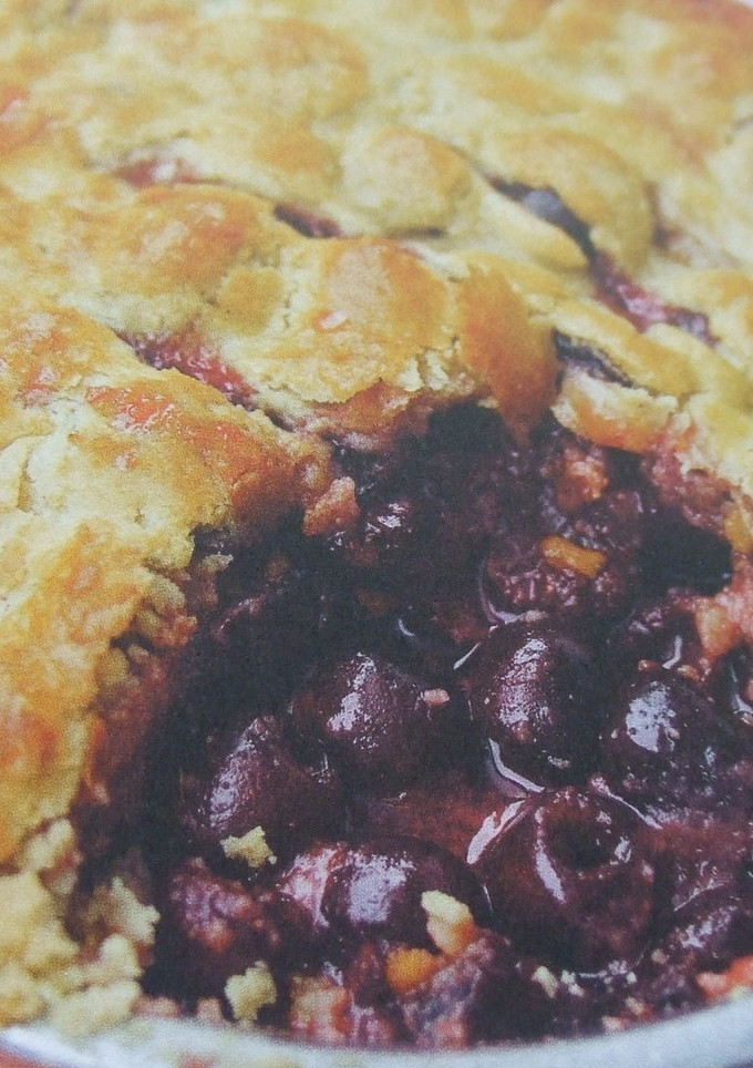 Una foto de Pastel de cerezas almendradas