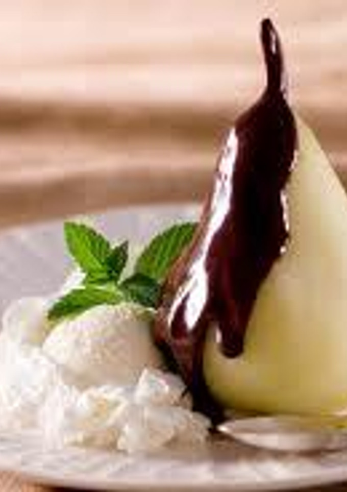 Una foto de Peras a la salsa de chocolate