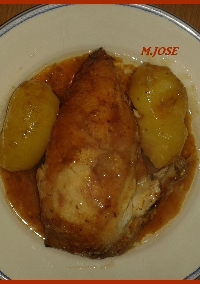 Una foto de Pollo con ciruelas