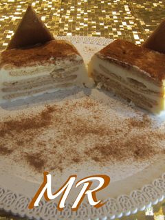 Una foto de Tarta de queso y galletas de canela