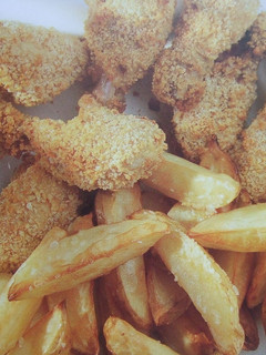 Una foto de Pollo estilo americano con patatas asadas