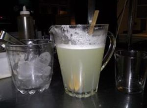 Una foto de Trago de manzana verde y Mirin