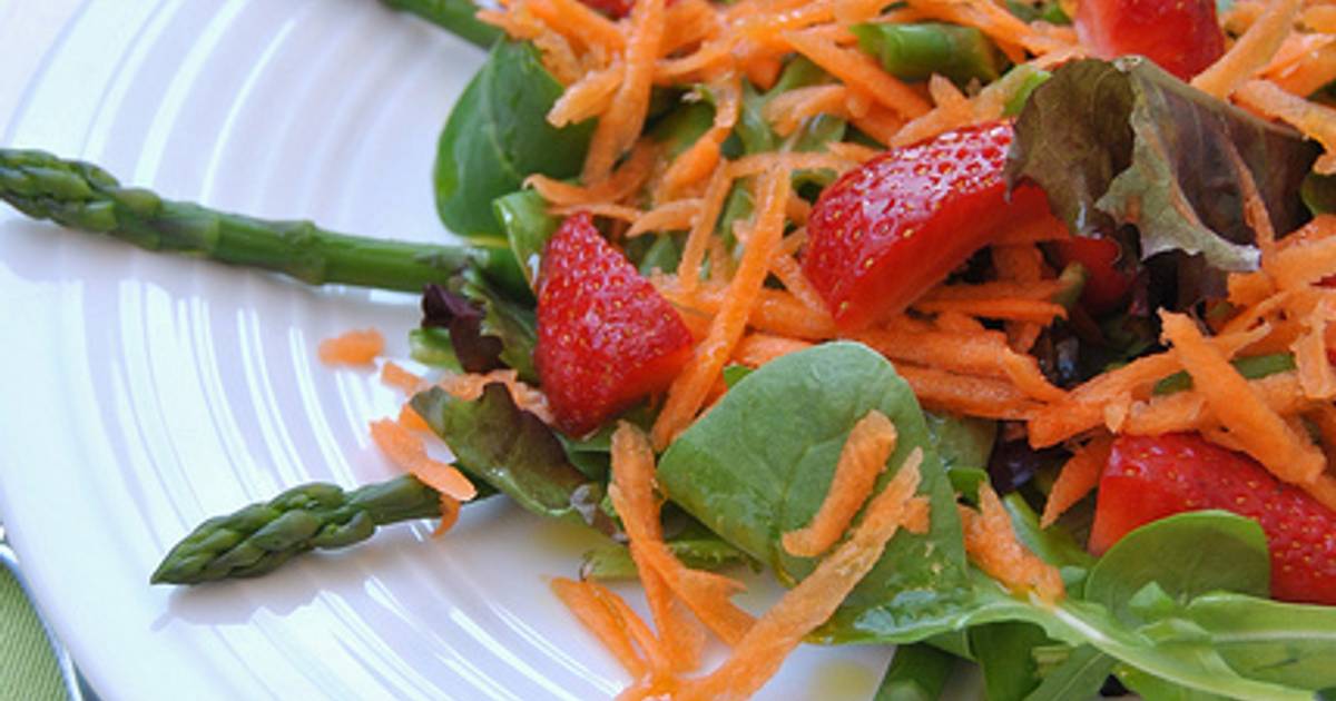 Ensalada De Brotes Tiernos Con Fresas Receta De Odaklesam57- Cookpad