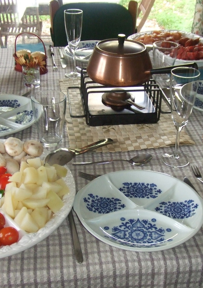 Una foto de Fondue de carnes variadas para el cumple de María