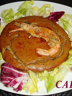 Una foto de Pastel de berenjenas y gambas