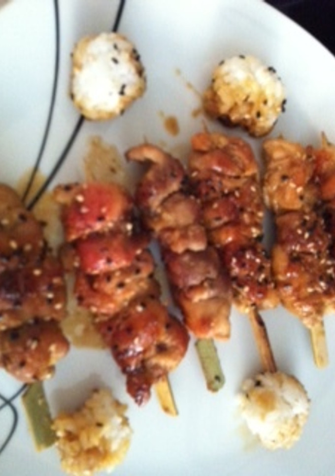 Una foto de Brochetas de pollo tailandesas