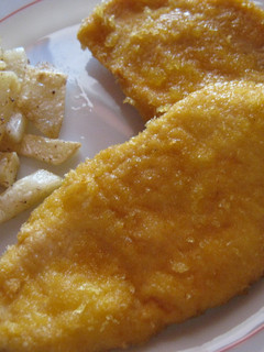 Una foto de Filetes de pollo empanados con gusanitos