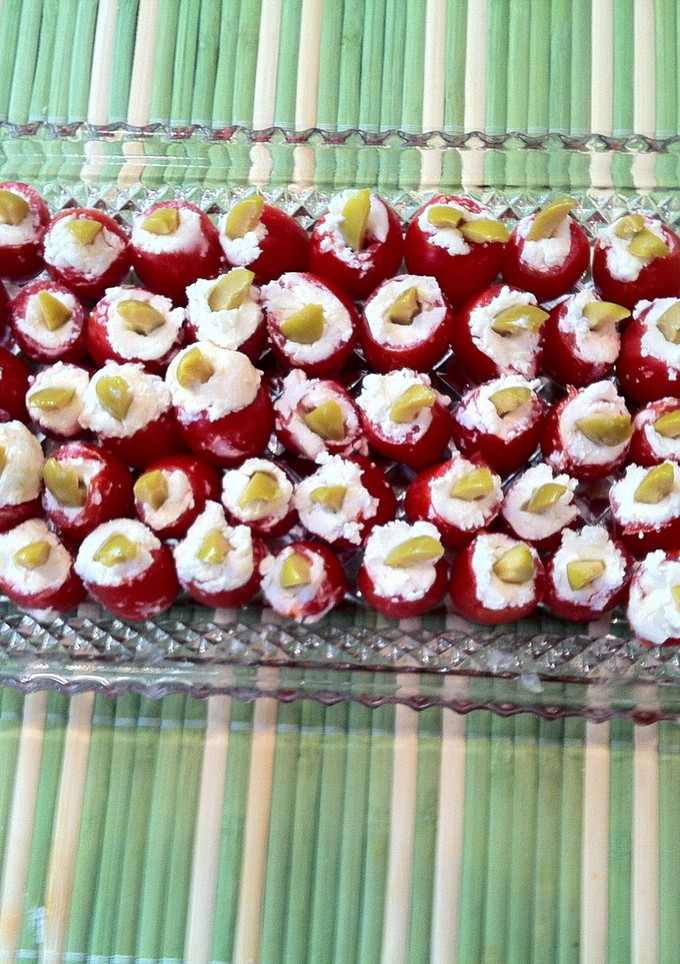Una foto de Tomatitos cherry rellenos